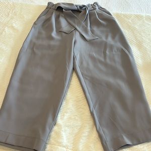 Lululemon dressy cropped wide pants. Great condition. a size 4. Colour mauve